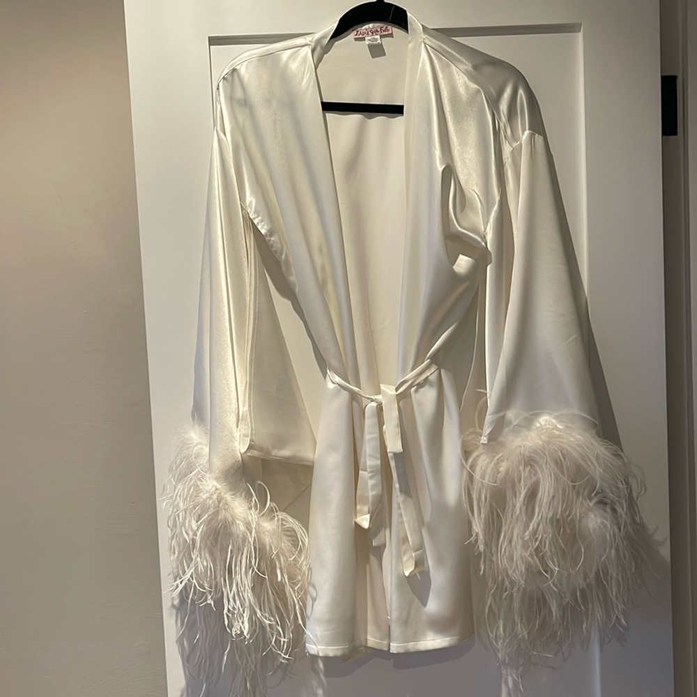 Lisa’s Folly silky kimono robe with ostrich feather sleeve details, size L/XL.